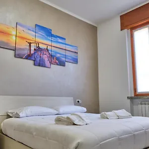 milano - Como Elegante Casa Con Ampio Terrazzo Appartamento Giussano